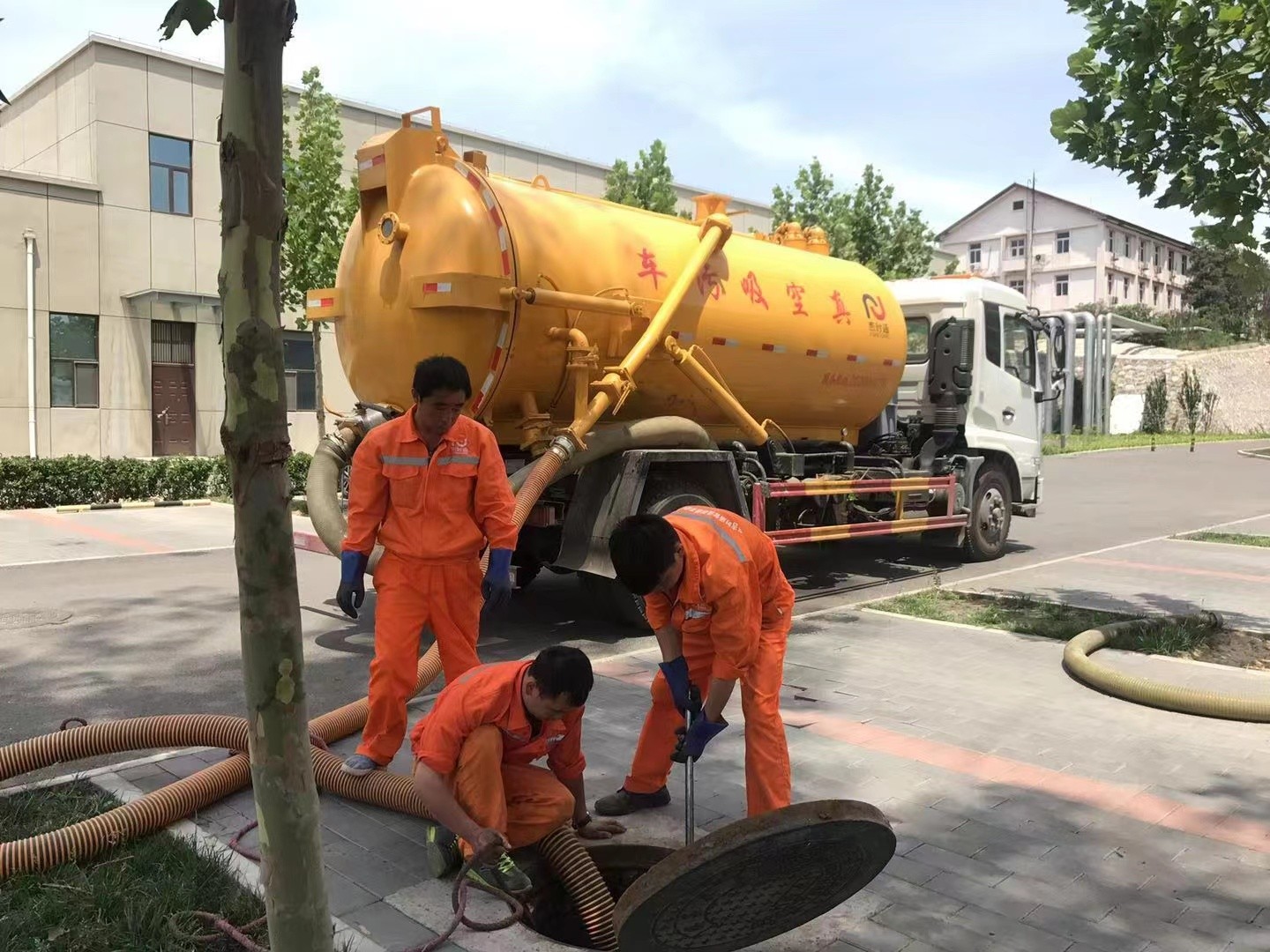 泽库化粪池清理与5-8吨吸粪车施工效率分析